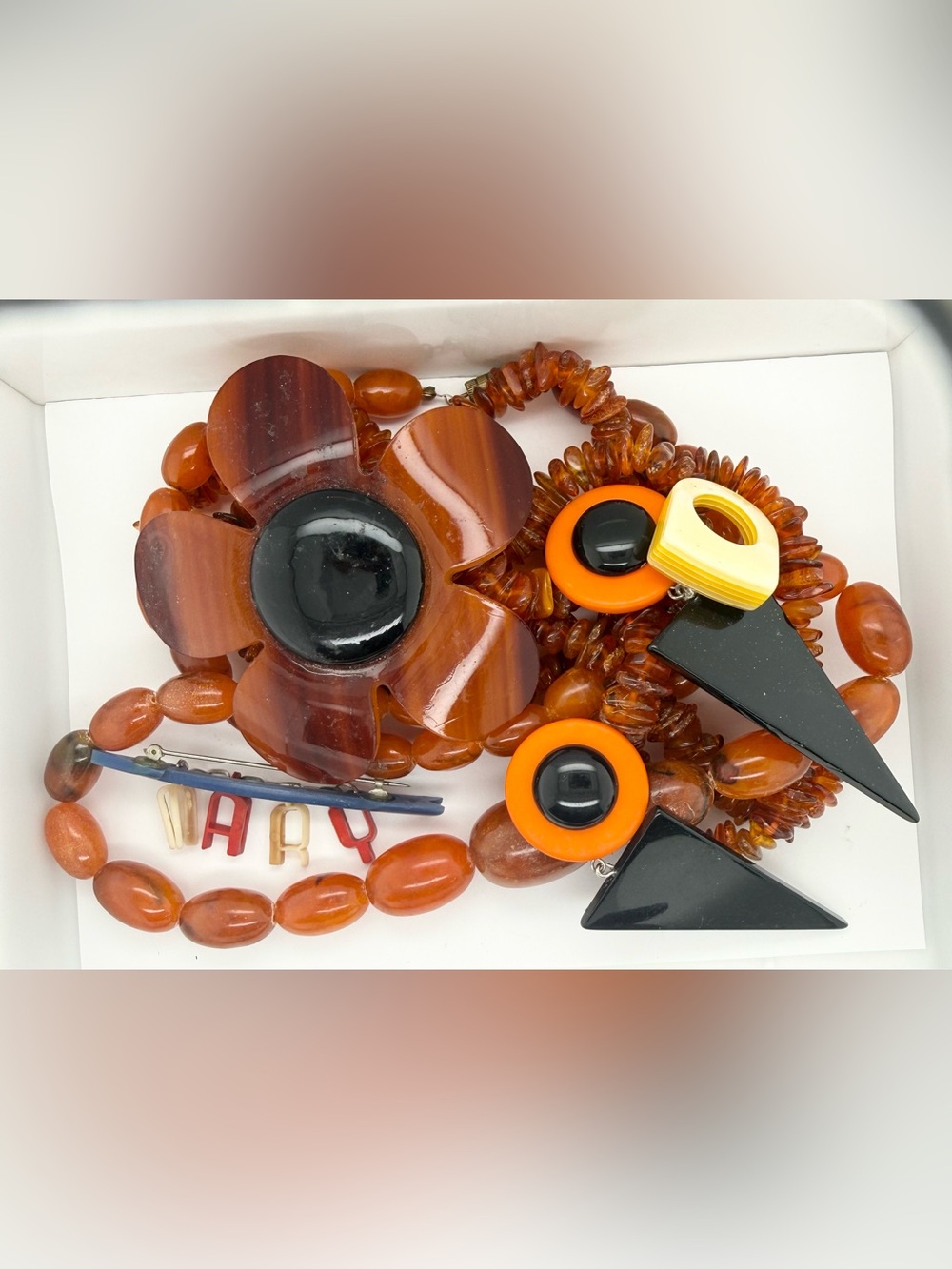 Vintage Estate mix lot Early Plastic Celluloid Amber Flower Brooch Bead Necklace